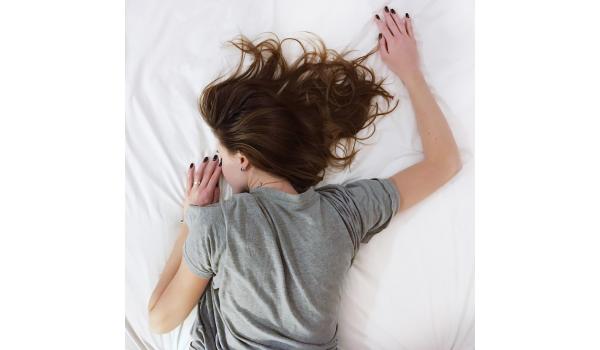Was ist Schlaf: Leerlauf oder Erholung? 